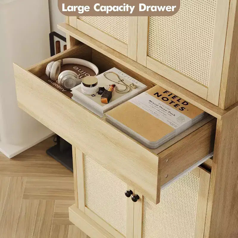 Mobiletto alto moderno da 69" in rattan con ante, ripiani regolabili e cassetto per bagno, sala da pranzo, soggiorno