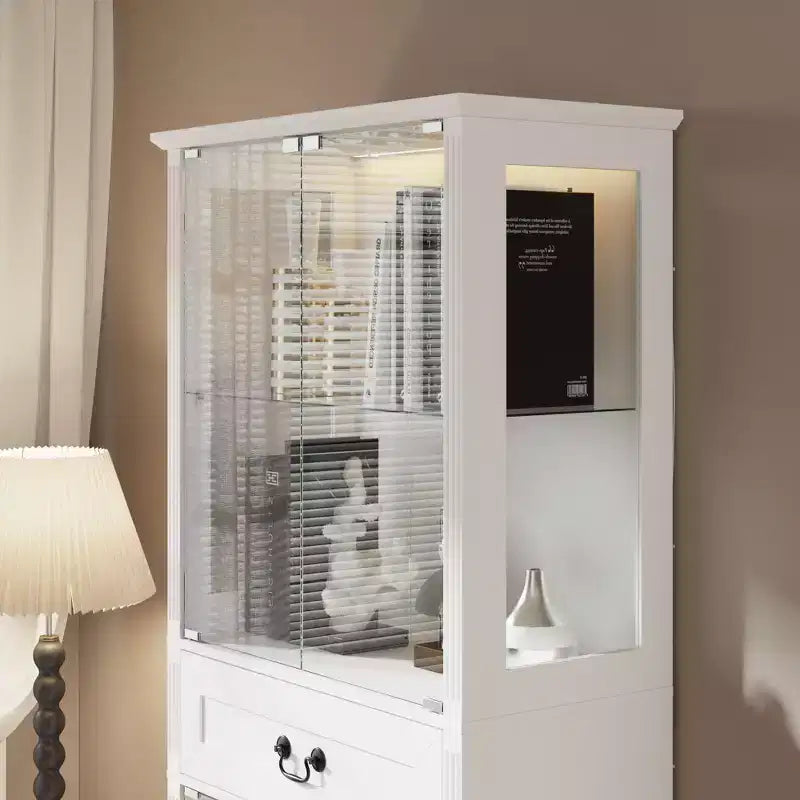 Vetrina Alta Bianca con Illuminazione a LED, Teche in Vetro con Cassetto per Oggetti da Collezione, Libri e Decorazioni Domestiche