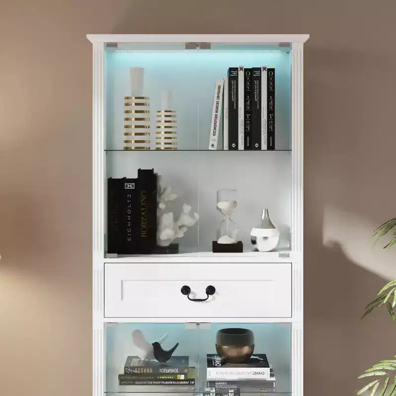 Vetrina Alta Bianca con Illuminazione a LED, Teche in Vetro con Cassetto per Oggetti da Collezione, Libri e Decorazioni Domestiche